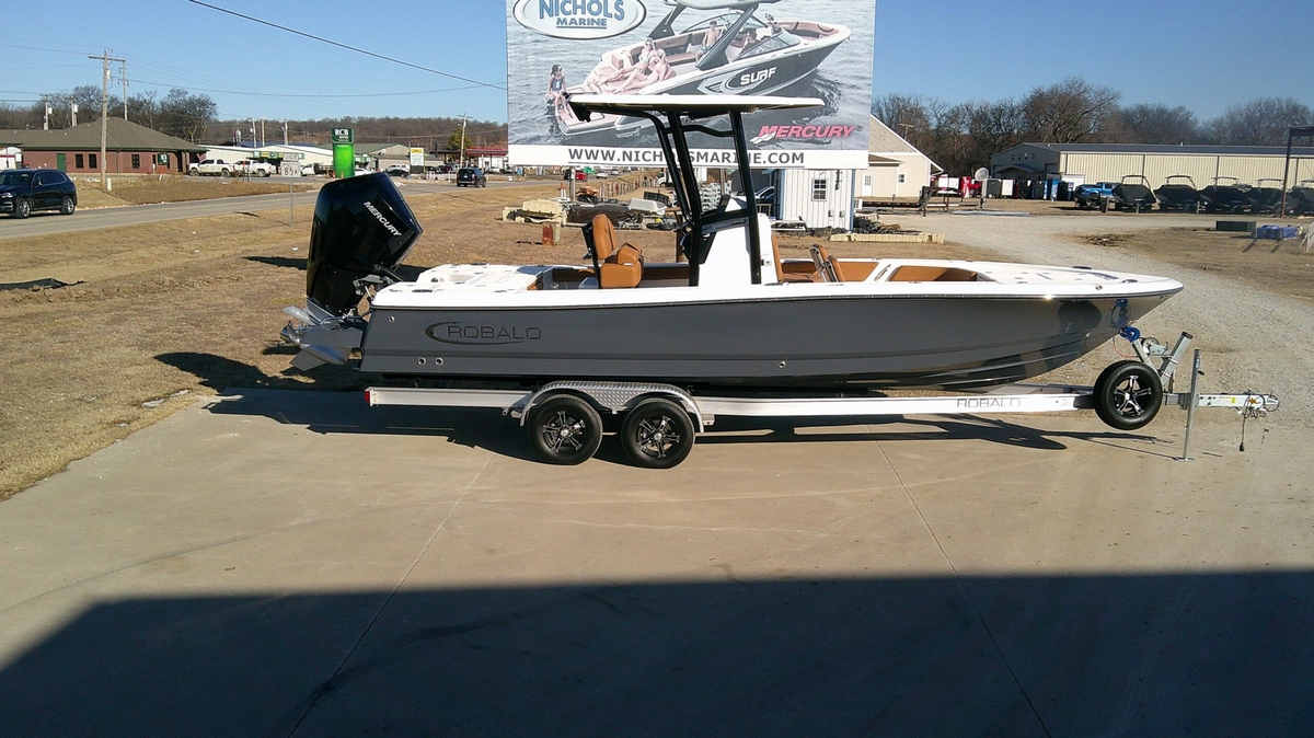2026 Robalo 246 Cayman - Sold Boat