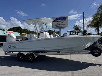 BOATZON | Robalo 246 Cayman 2026