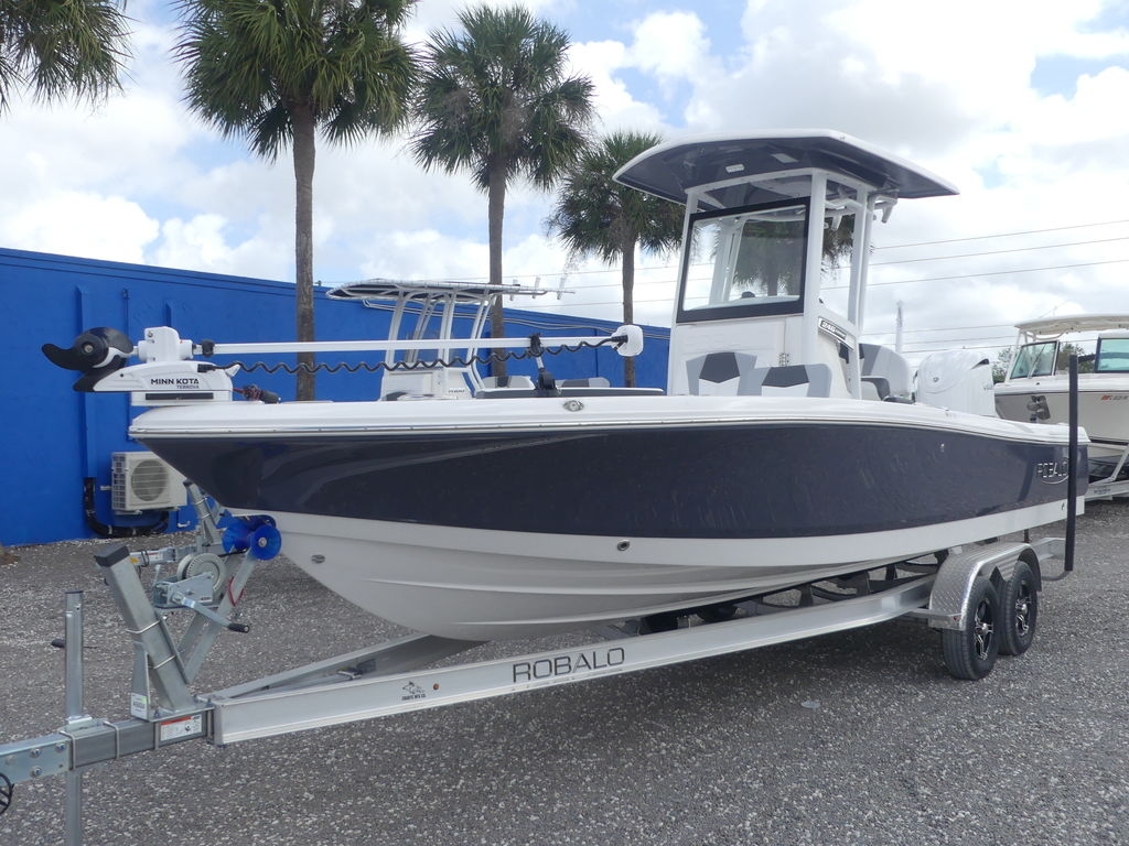 2026 Robalo 246 Cayman - Sold Boat