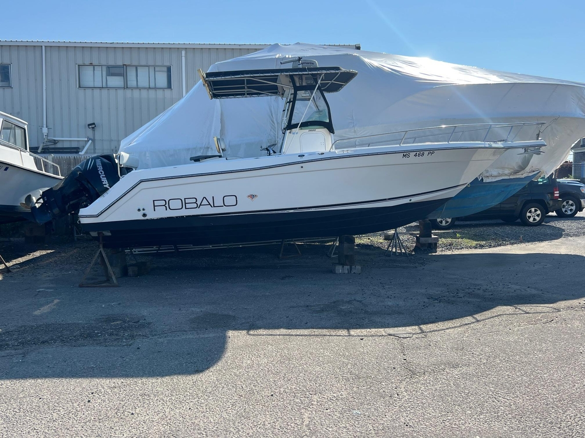 2000 Robalo 2620 Center Console - Sold Boat