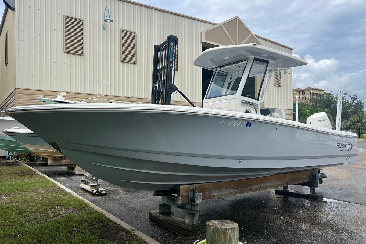 2024 Robalo 266 Cayman - Sold Boat