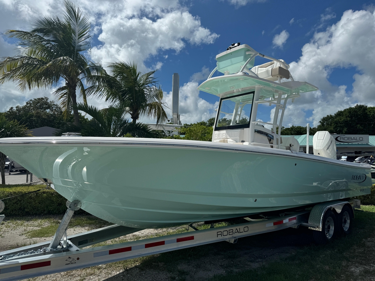 2025 Robalo 266 Cayman SD - Sold Boat
