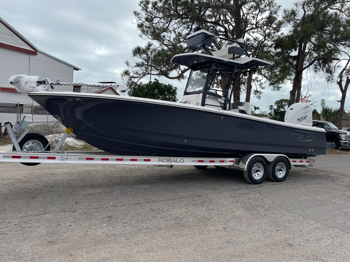 2025 Robalo 266 Cayman SD - Sold Boat