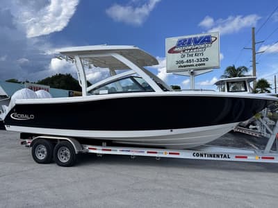 BOATZON | Robalo 277 Dual Console 2027