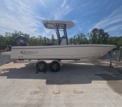 BOATZON | Robalo Cayman 246 2026