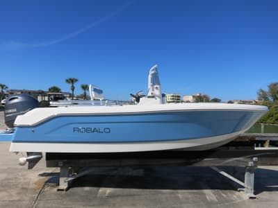 BOATZON | Robalo Center Console R160 2026