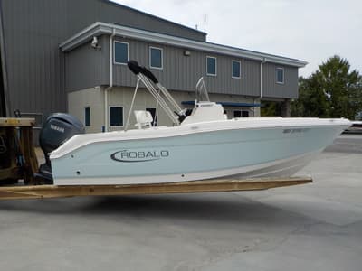 BOATZON | Robalo Center Console R180 2025