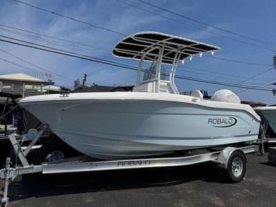 BOATZON | Robalo Center Console R180 2025