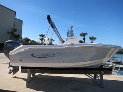 BOATZON | Robalo Center Console R180 2026