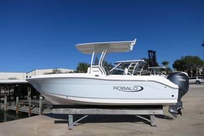 BOATZON | Robalo Center Console R200 2026