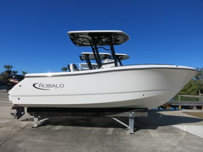 BOATZON | Robalo Center Console R230 2026