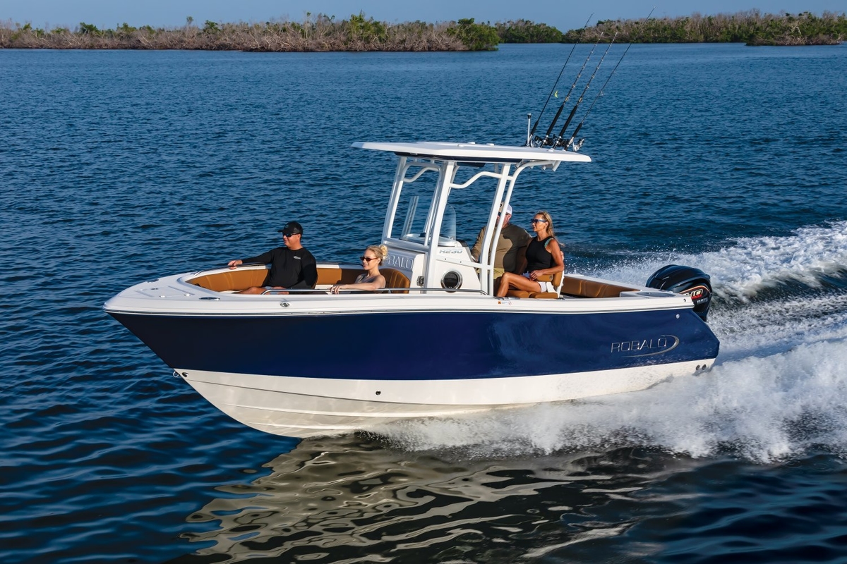 2026 Robalo Robalo Center Console R230   Arriving late November 2025 2026 - Sold Boat