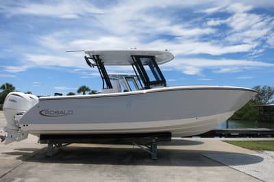 BOATZON | Robalo Center Console R270 2026