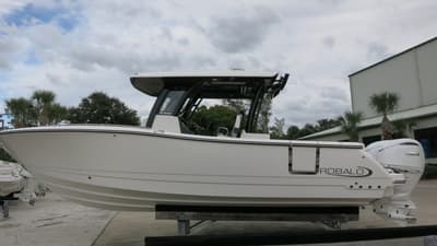 BOATZON | Robalo Center Console R300 2026