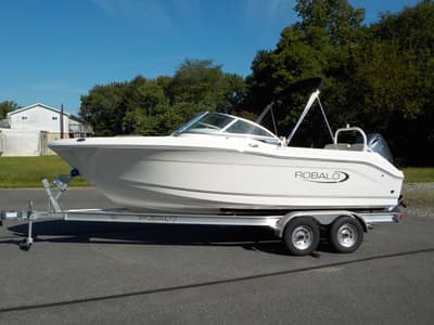BOATZON | Robalo Dual Console R207 2026