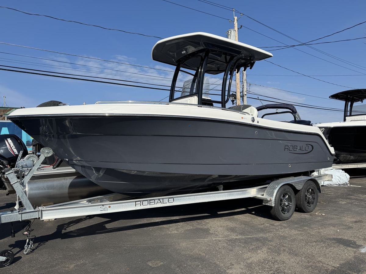 2025 Robalo Explorer R222EX - Sold Boat