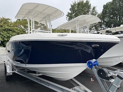 BOATZON | Robalo R 200 CC 2027