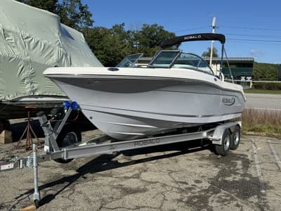 BOATZON | Robalo R 207 DC 2027
