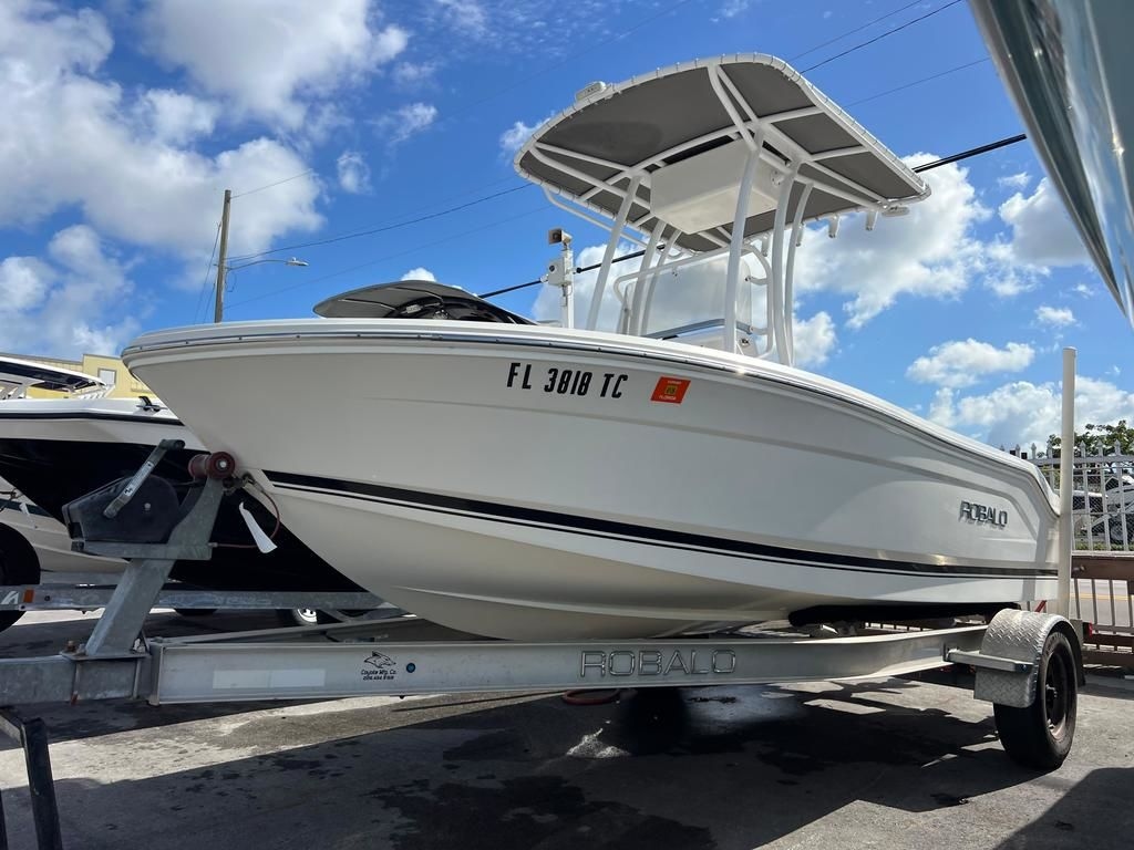 2017 Robalo R160 - Sold Boat