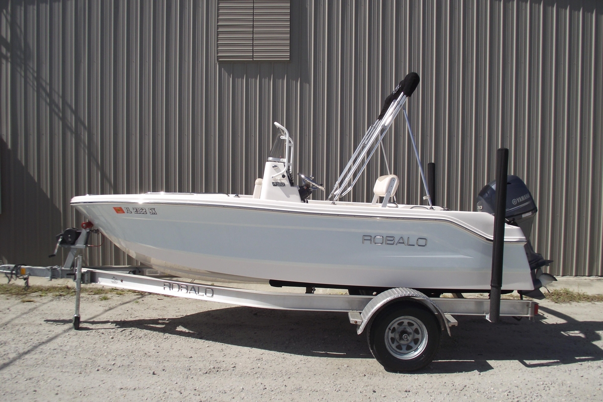 2017 Robalo R160 Center Console - Sold Boat