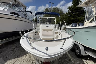 BOATZON | Robalo R160 Center Console 2017