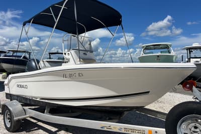 BOATZON | Robalo R160 Center Console 2018