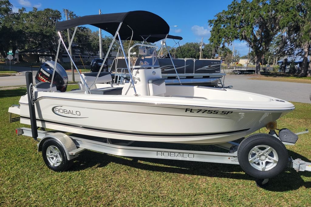 2020 Robalo R160 Center Console - Sold Boat
