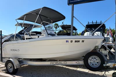BOATZON | Robalo R160 Center Console 2025
