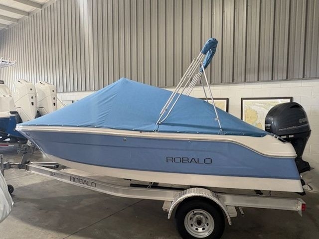 2025 Robalo R160 Center Console - Sold Boat