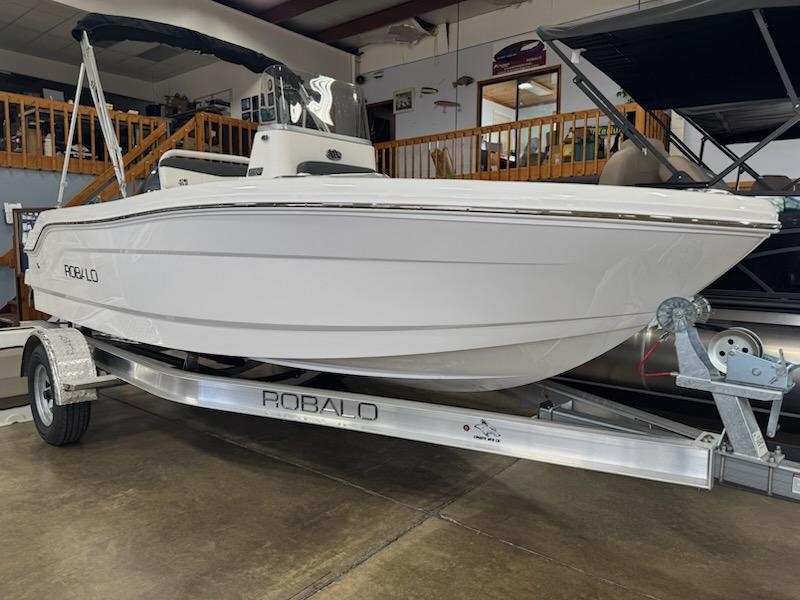 2025 Robalo R160 Center Console - Sold Boat