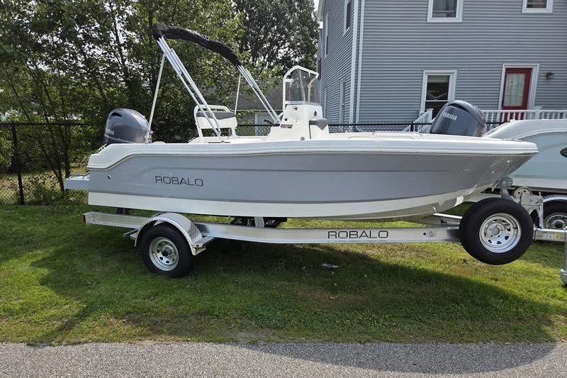 2025 Robalo R160 Center Console - Sold Boat