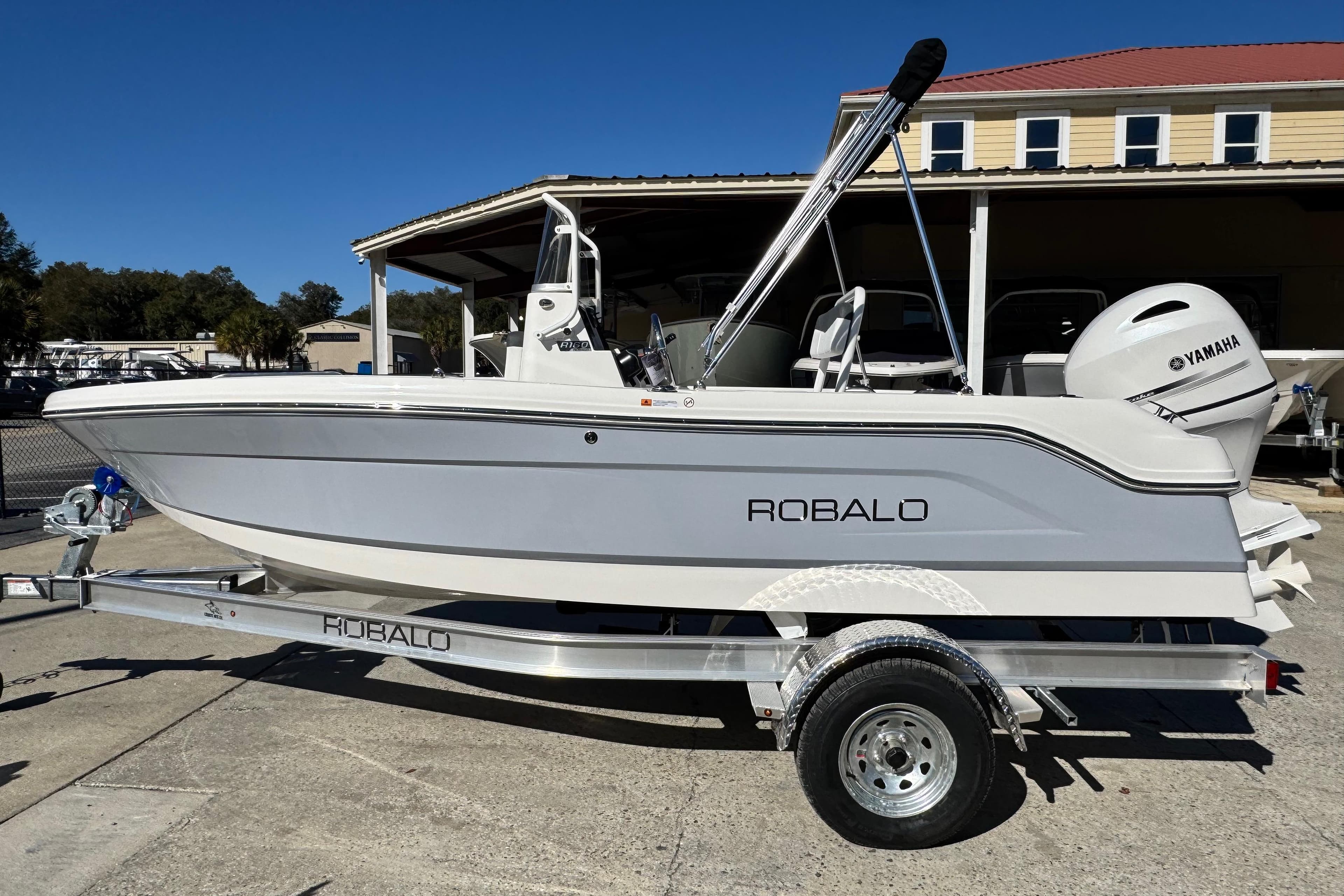 Robalo R160 Center Console 2026