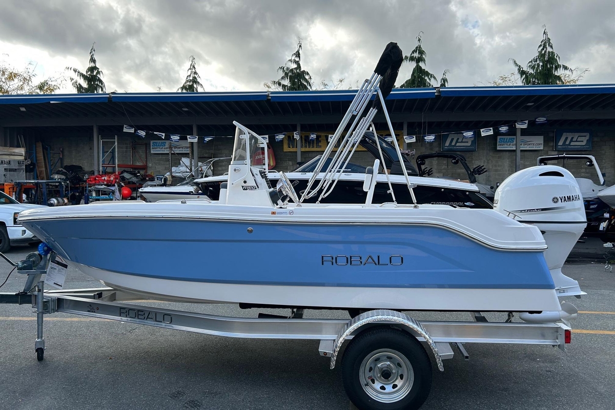 2026 Robalo R160 Center Console - Sold Boat