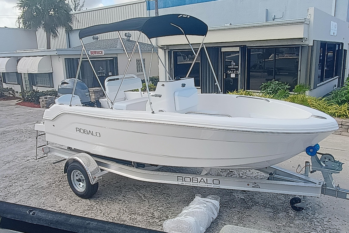 2026 Robalo R160 Center Console - Sold Boat