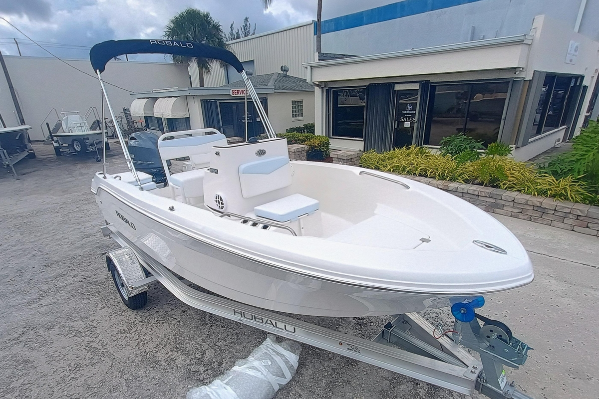 2026 Robalo R160 Center Console - Sold Boat