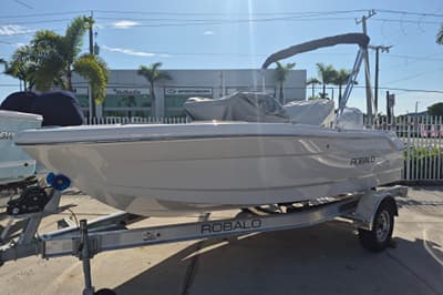 BOATZON | Robalo R160 Center Console 2027