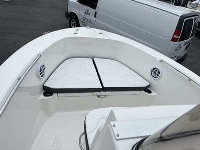 BOATZON | Robalo R180 2026