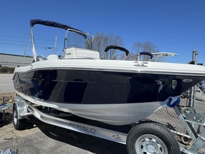 BOATZON | Robalo R180 2026
