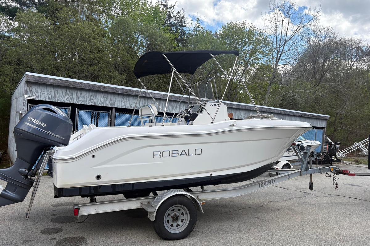 2016 Robalo R180 Center Console - Sold Boat
