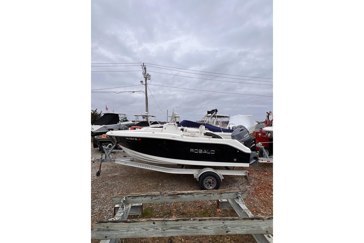 2017 Robalo R180 Center Console - Sold Boat