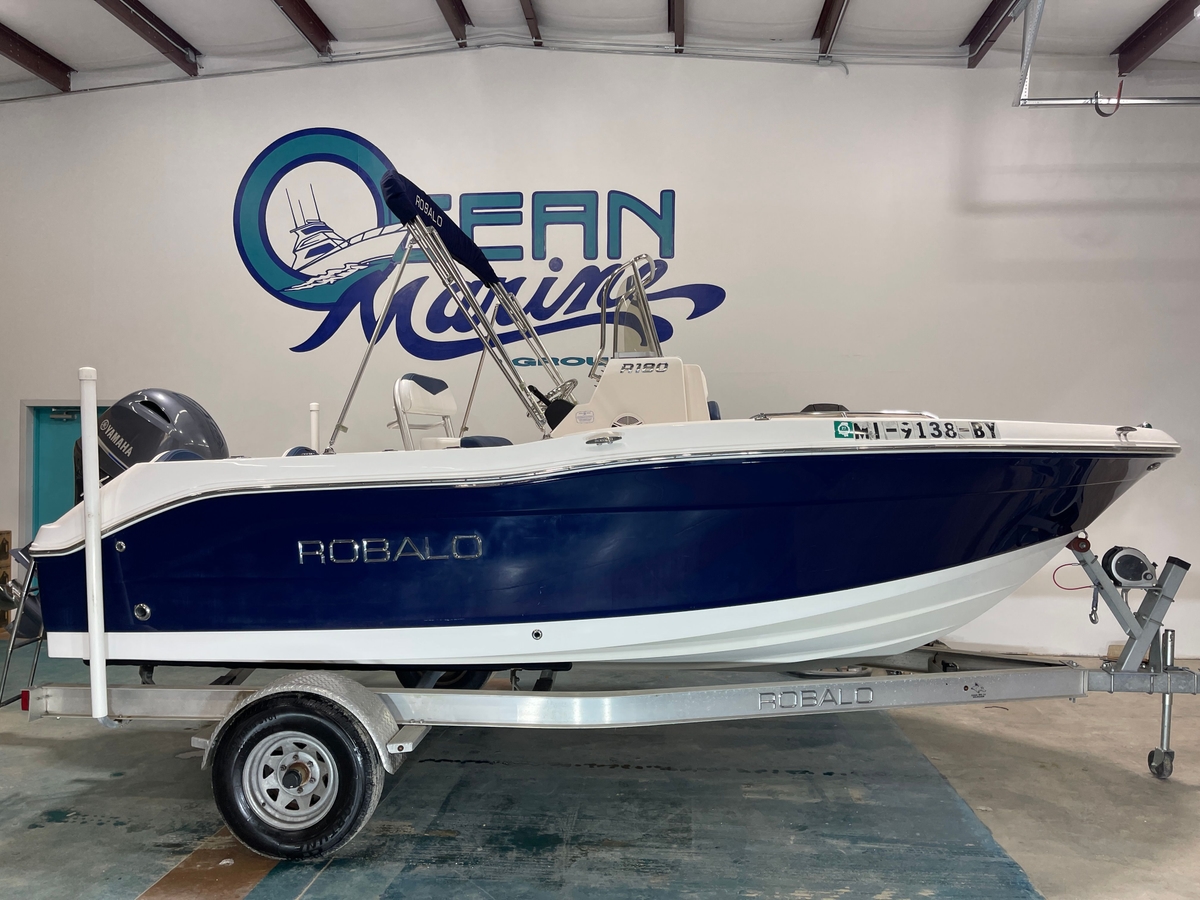 2018 Robalo R180 Center Console - Sold Boat