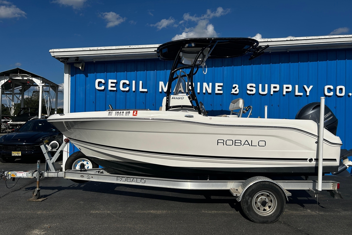 2018 Robalo R180 Center Console - Sold Boat
