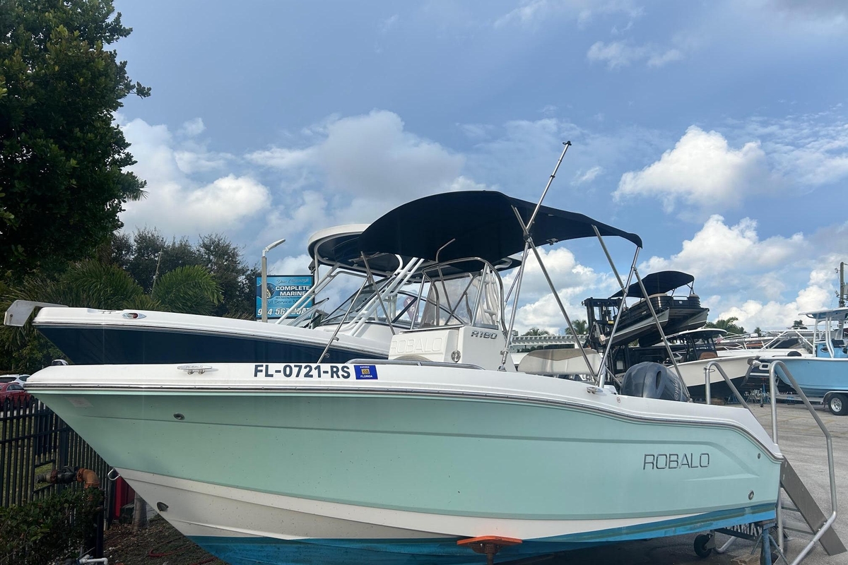 2018 Robalo R180 Center Console - Sold Boat