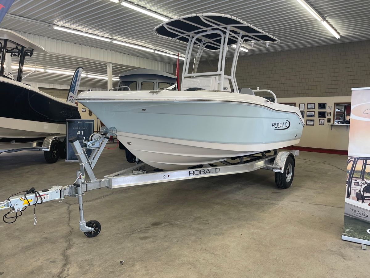 2025 Robalo R180 Center Console - Sold Boat