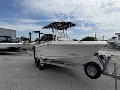 BOATZON | Robalo R200 2017