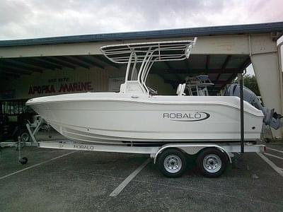 BOATZON | Robalo R200 2025