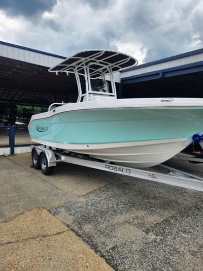 BOATZON | Robalo R200 2026