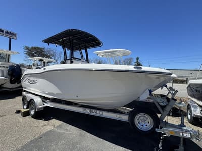 BOATZON | Robalo R200 2026