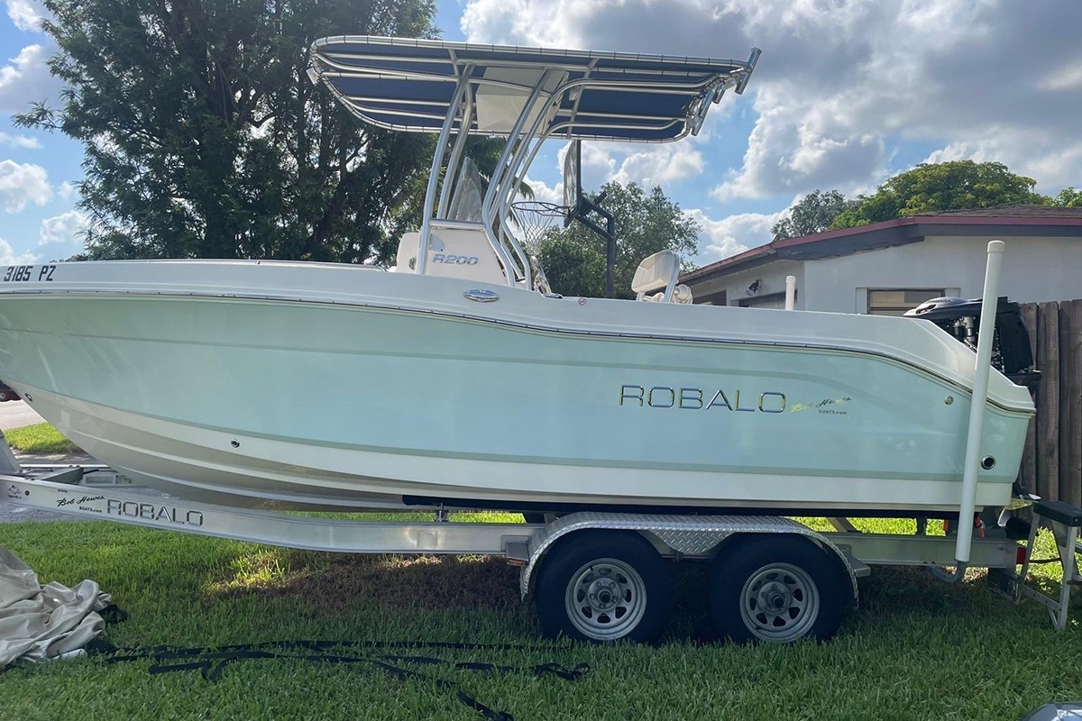 2016 Robalo R200 Center Console - Sold Boat