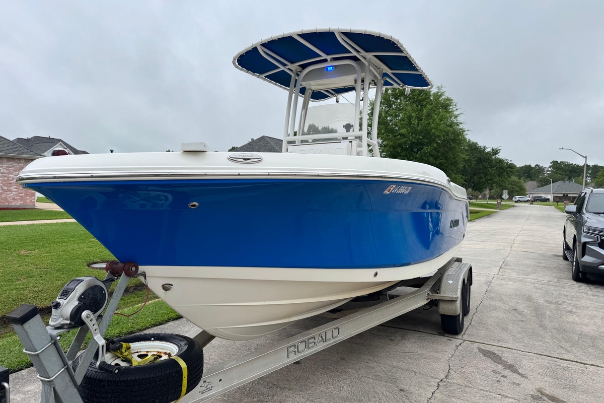 2017 Robalo R200 Center Console - Sold Boat